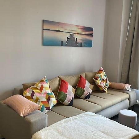 Spacious One Bedroom Flat, Entire Property. Грінок Екстер'єр фото