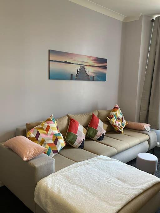 Spacious One Bedroom Flat, Entire Property. Грінок Екстер'єр фото
