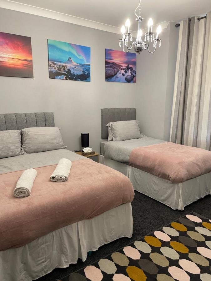 Spacious One Bedroom Flat, Entire Property. Грінок Екстер'єр фото